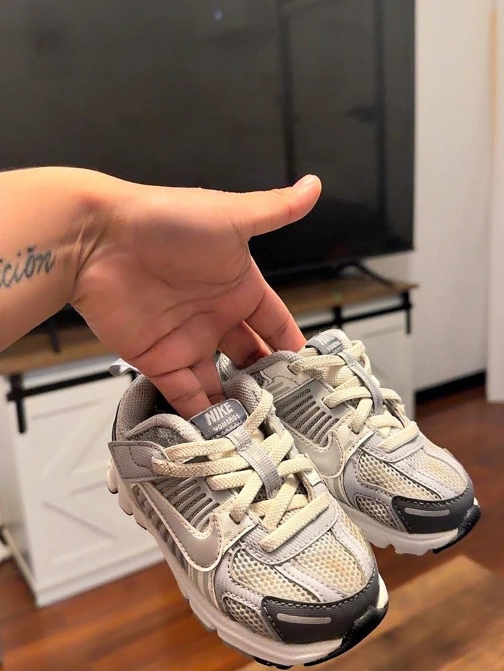 Nike Zoom Vomero Gray & White Sneakers